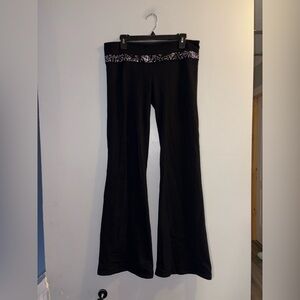 Lululemon • Reversible Straight Pants